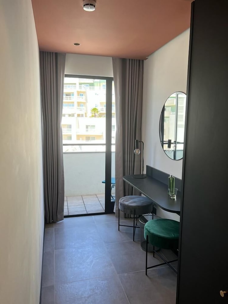 Eleven Apartments 15/23