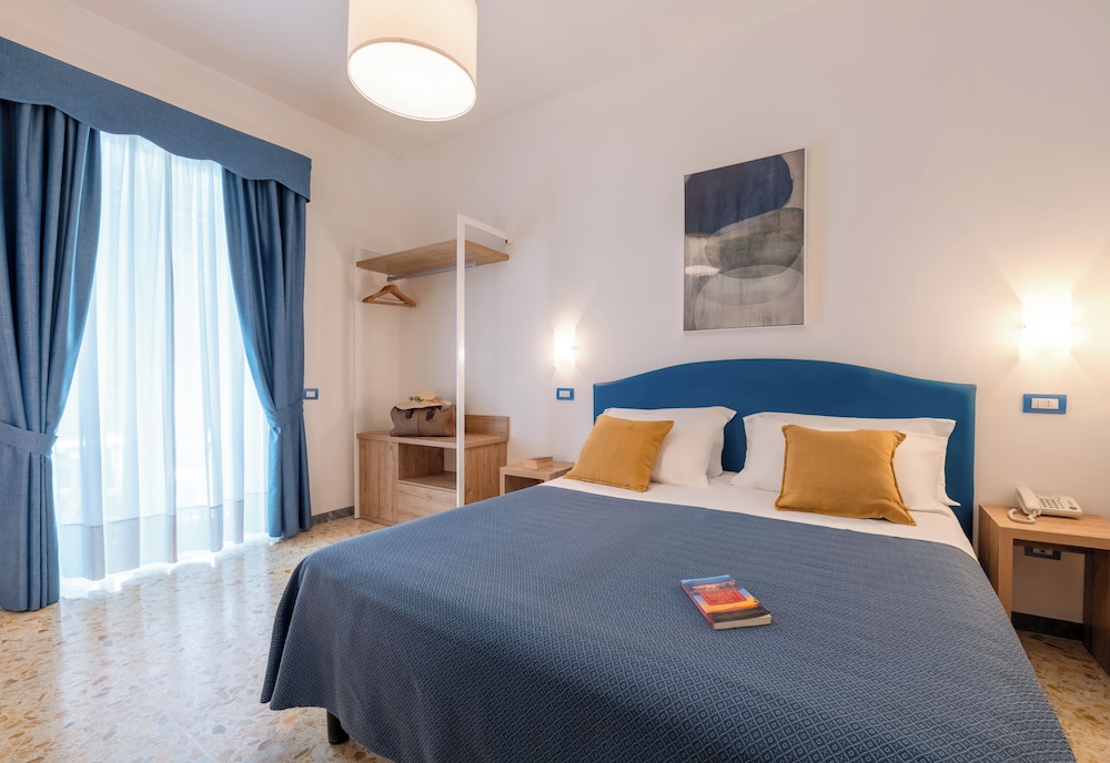 ECONOMY, DOUBLE BED, NO VIEW, BALCONY