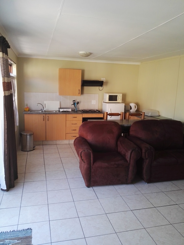 Louhallas Bed & Breakfast 6/16