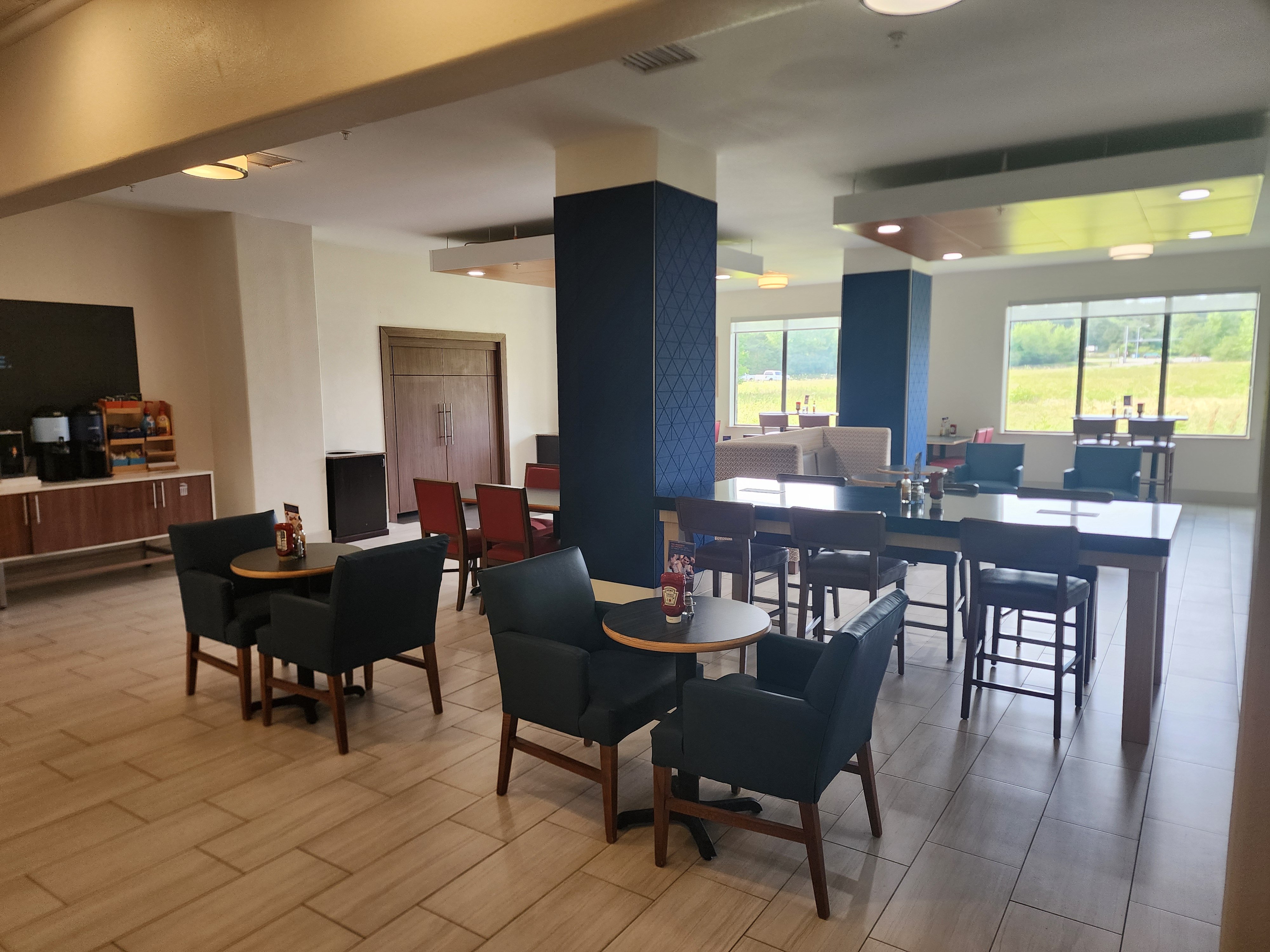 Holiday Inn Express Hotel and Suites Heber Springs 22/30