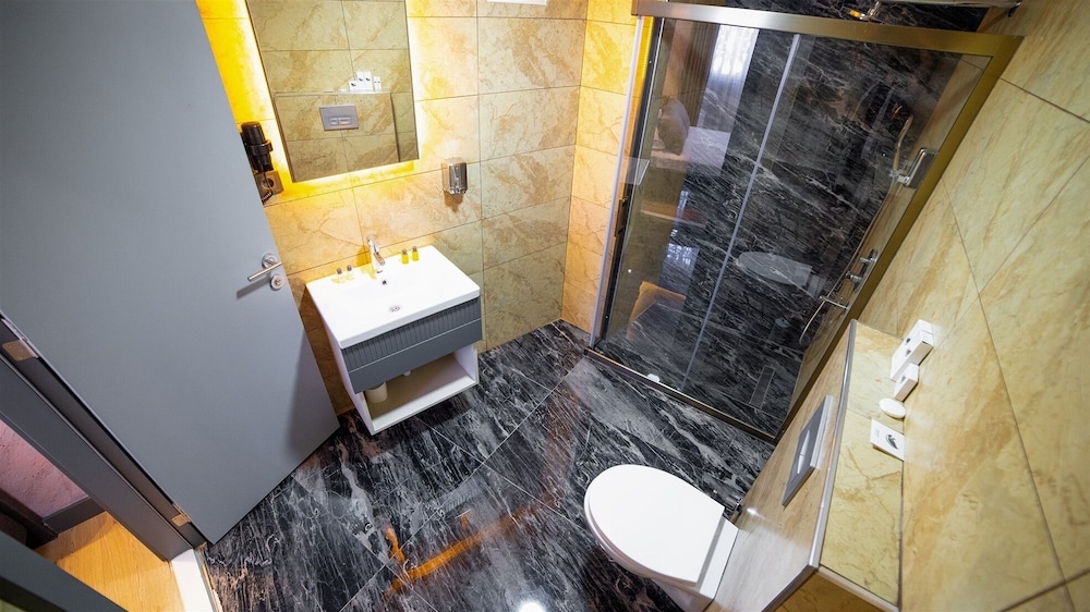Blue Marina Hotel & SPA 62/64