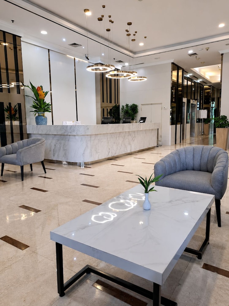 Grand Tropic Suites Jakarta 6/64