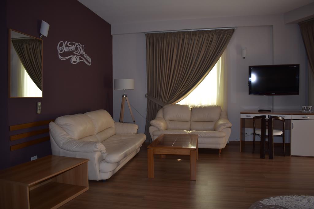 Arvi Hotel 8/17