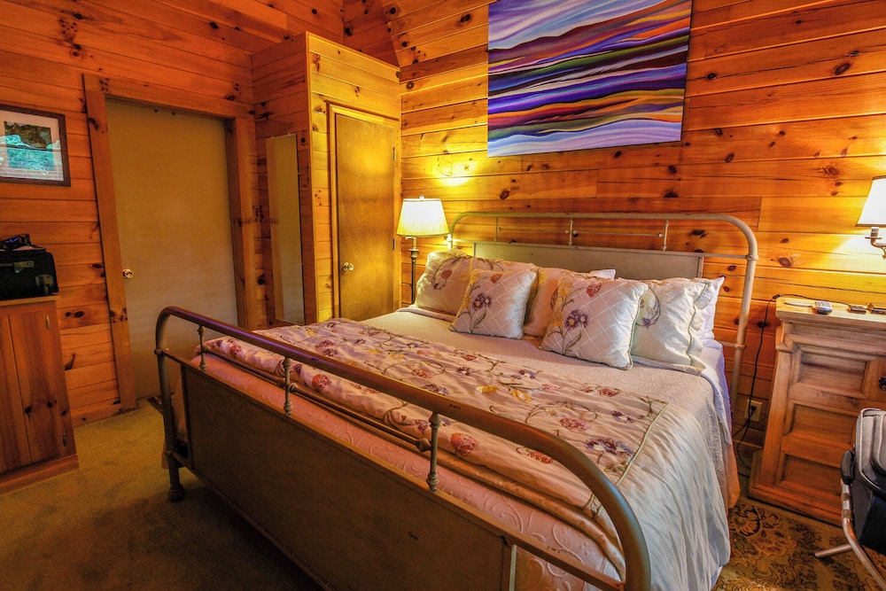 Cabin, King Bed