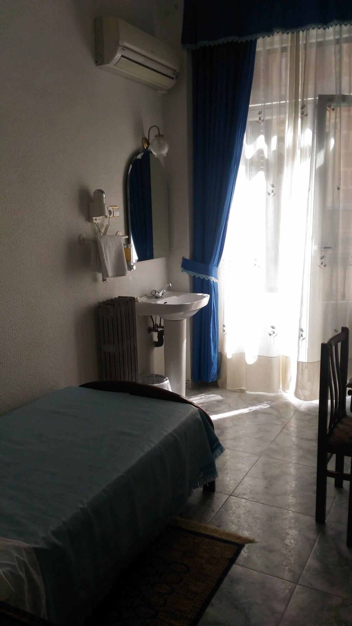 Economy, Single, Shared Bathroom