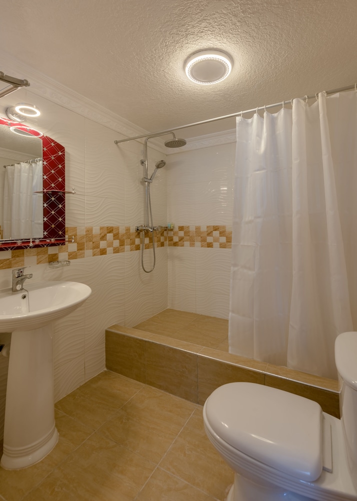 Hotel Raha Tower 57/58