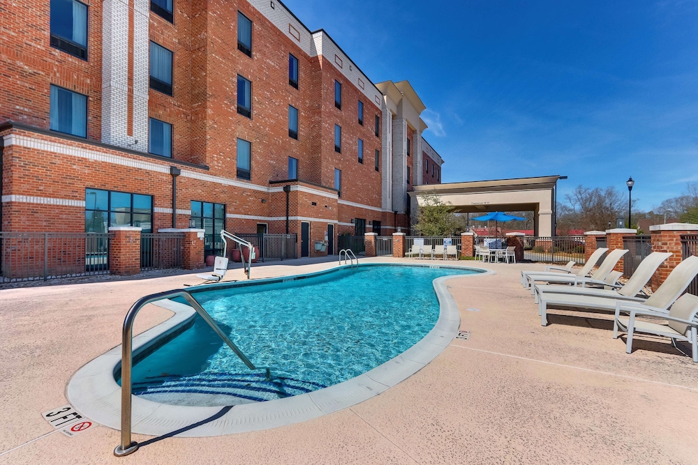 Hampton Inn & Suites Hartsville 3/76