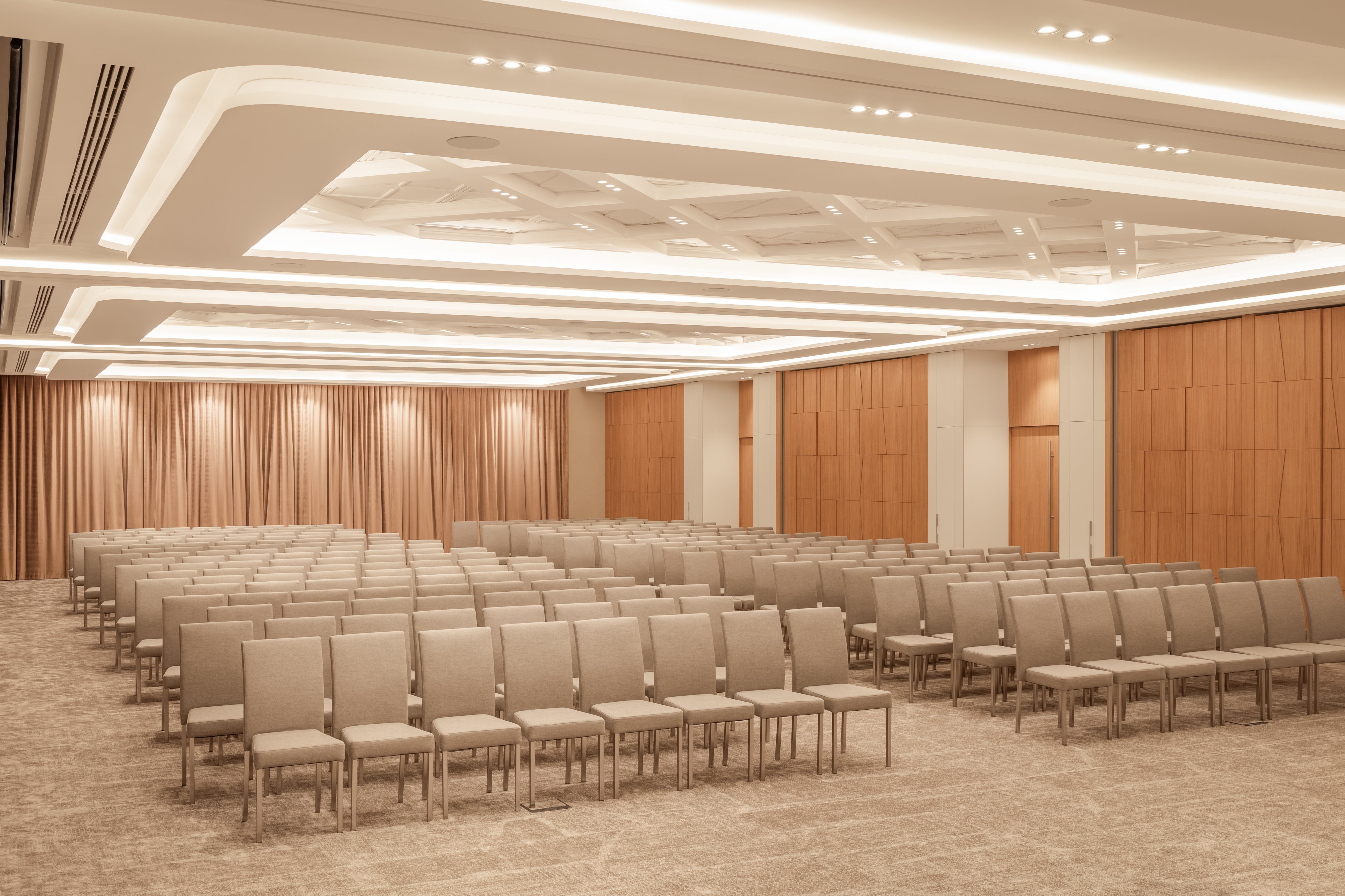 Holiday Inn Almaty 79/81