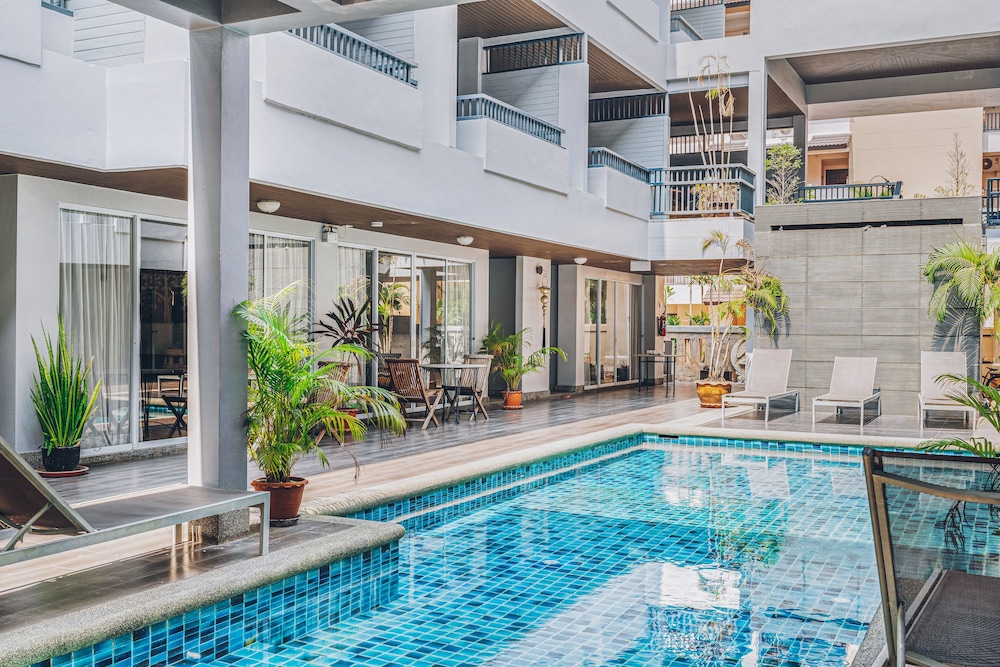 Chateau Dale Boutique Residence 8/24