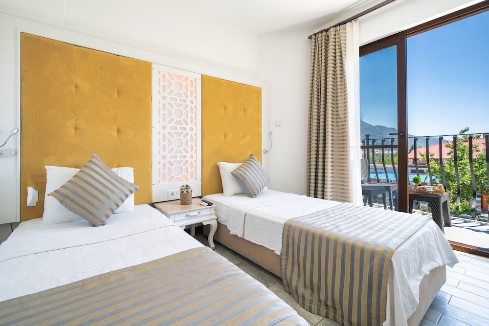 Ata Lagoon Beach Hotel 25/50