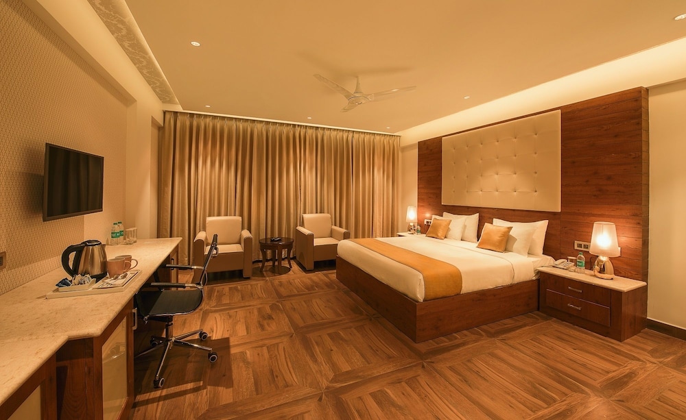 White Lotus Hotel 4/32