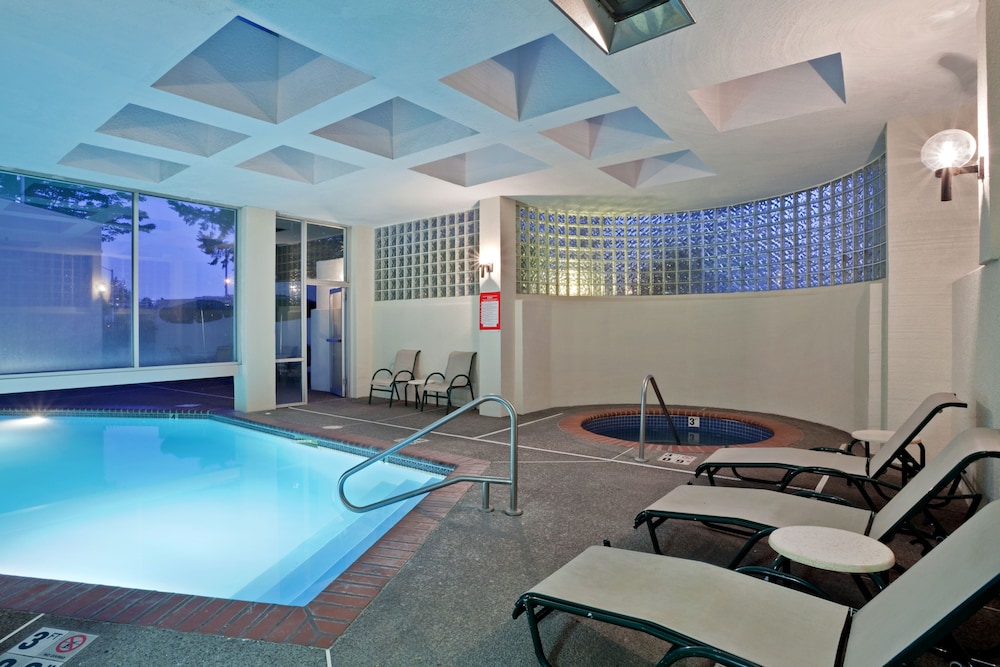 AC Hotel By Marriott Portland Lake Oswego 5/68
