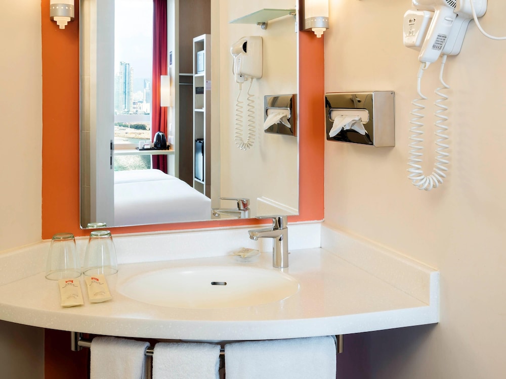 Ibis Hong Kong Central & Sheung Wan Hotel 43/65