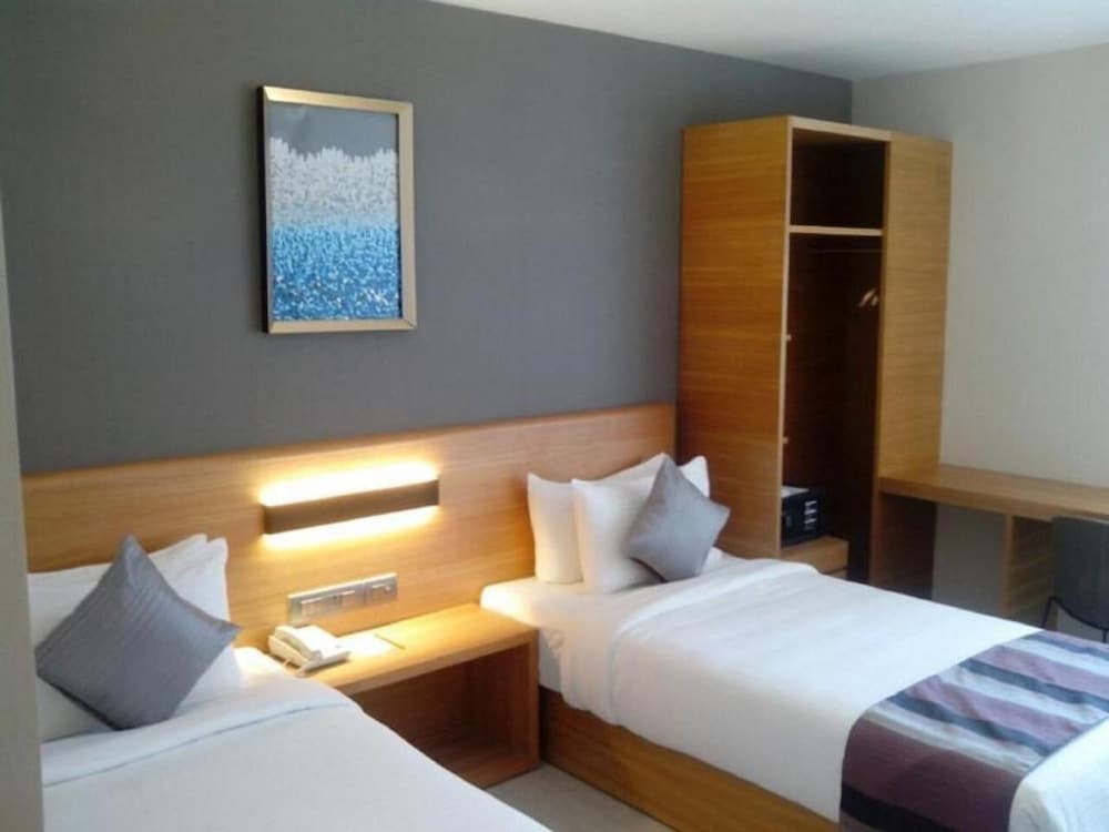 Hotel Suba Elite 14/44
