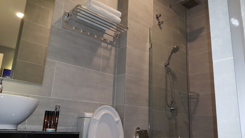 M Design Hotel At Shamelin Perkasa 31/32