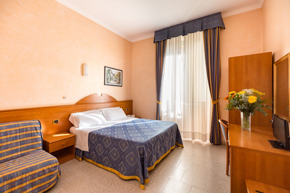 Baltic Hotel 2/24