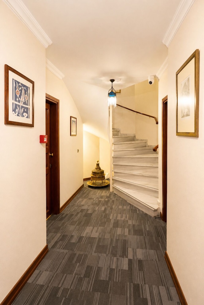 Hotel Sari Konak 44/48