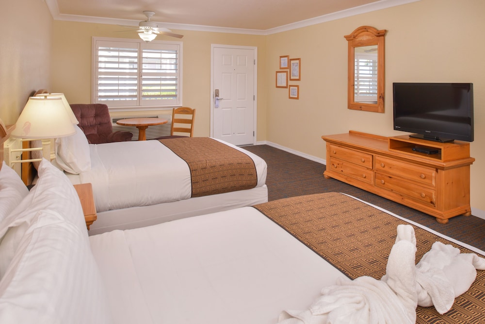 Cayucos Beach Inn 33/64