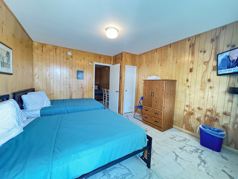 Boardwalk Sand & Surf Inn Oceanfront 16/55