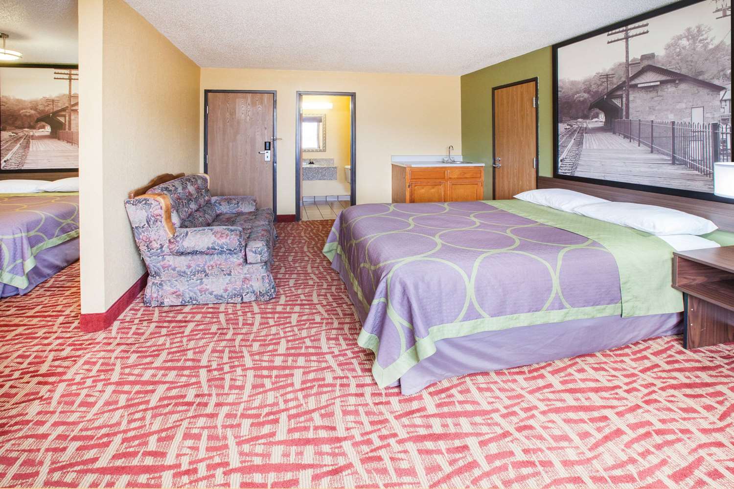 Super 8 By Wyndham Van Buren/Ft. Smith Area 4/7