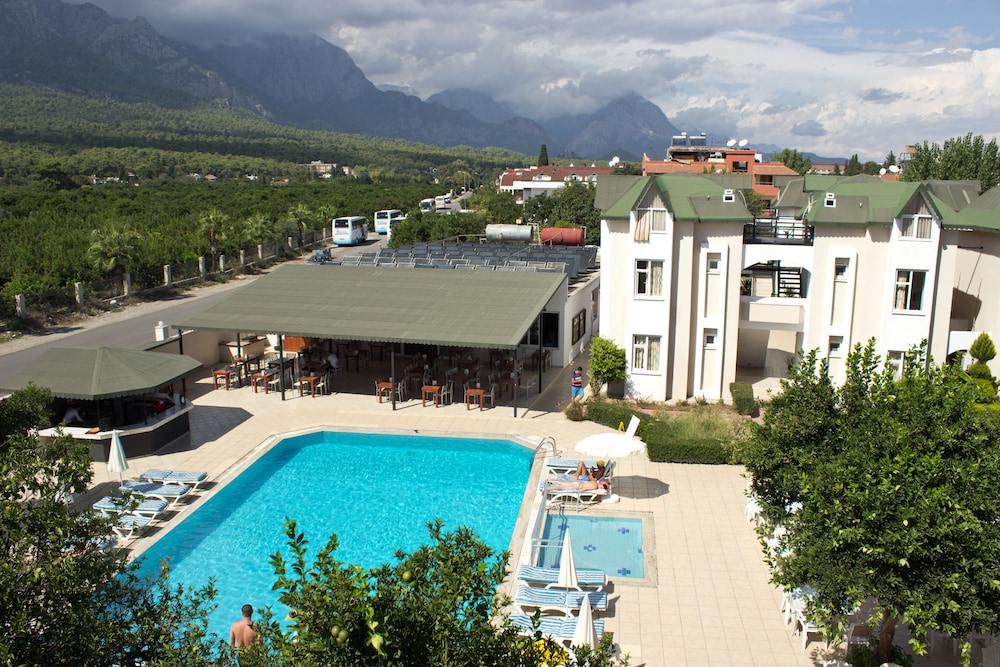 Ares Hotels 27/33