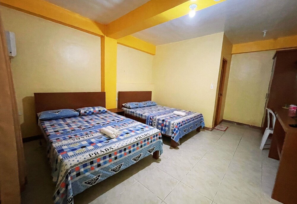 ROOM, QUADRUPLE