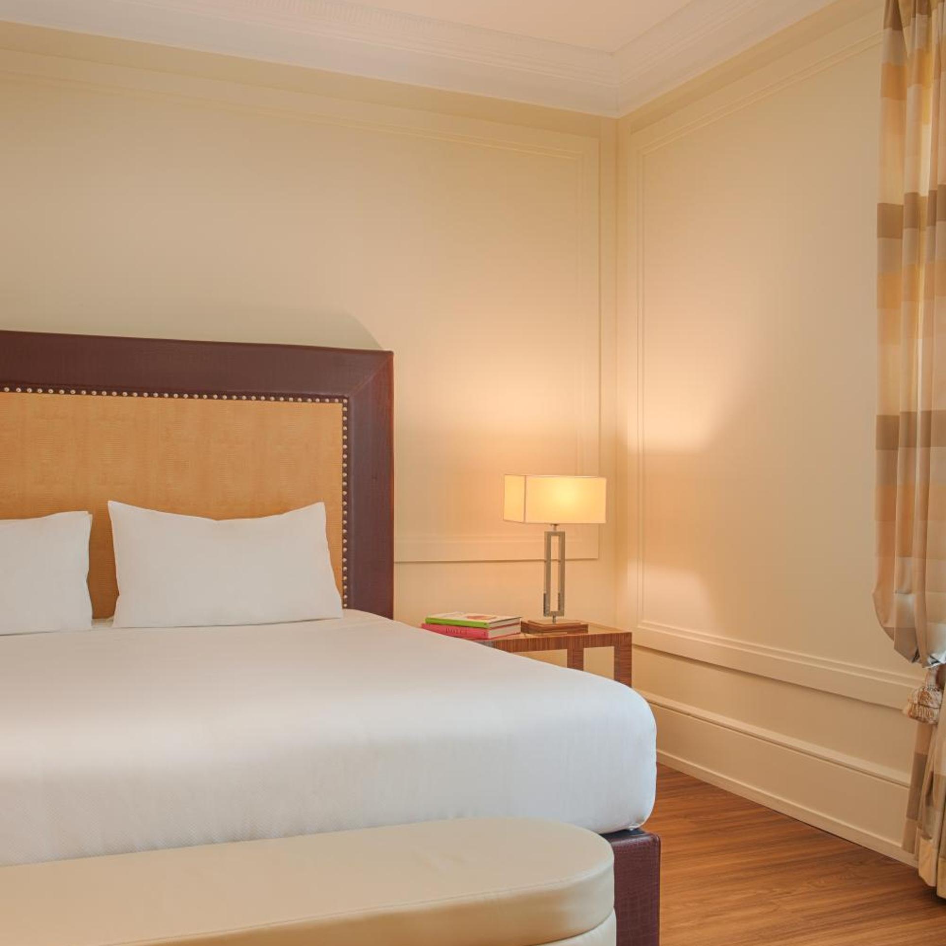 Family Suite, Suite