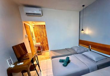 Smart, Twin Beds