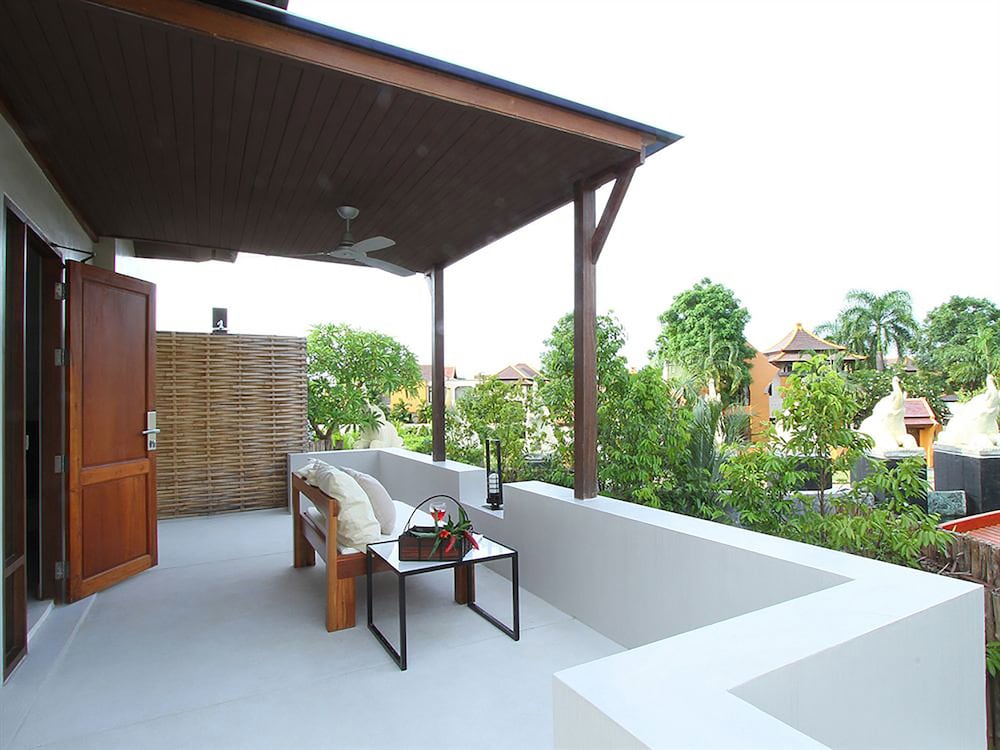 swimming pool spa