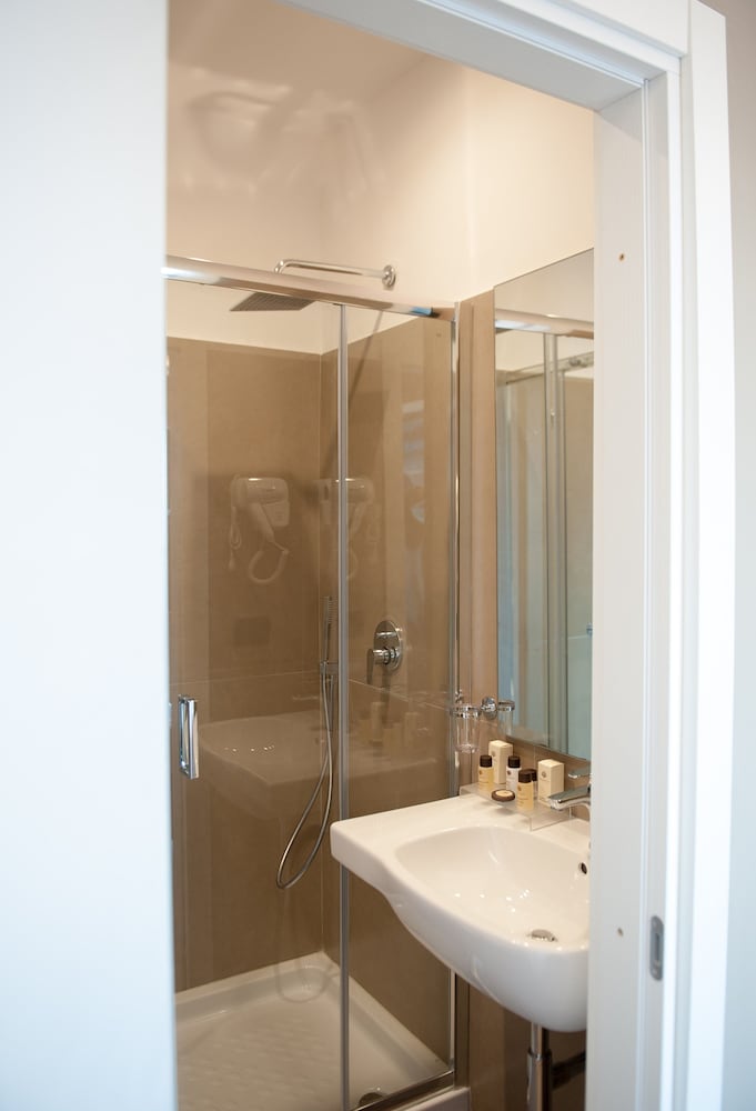 7th Floor Suite 46/50