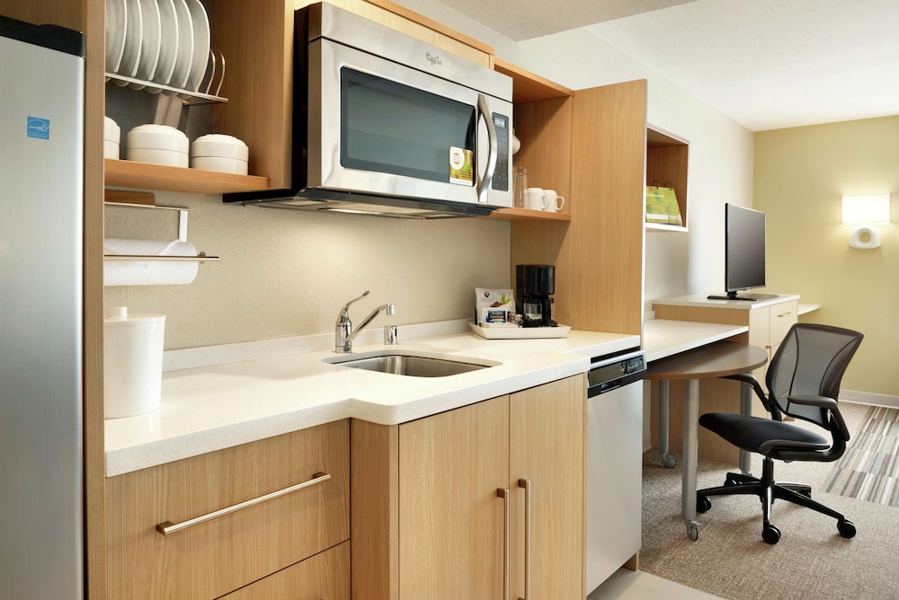 Home2 Suites By Hilton Milwaukee Brookfield 42/47