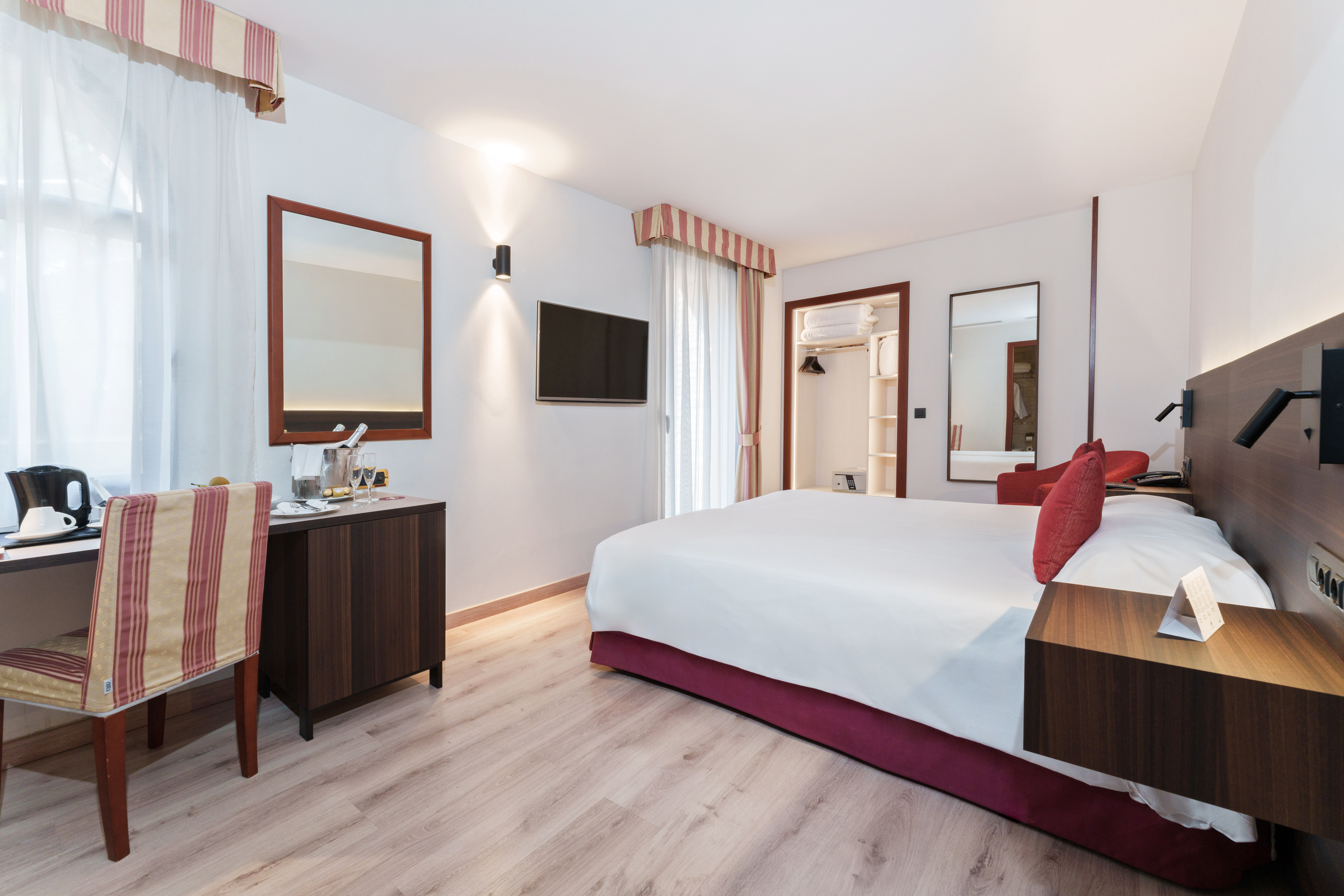 Room, Double or Twin Bed