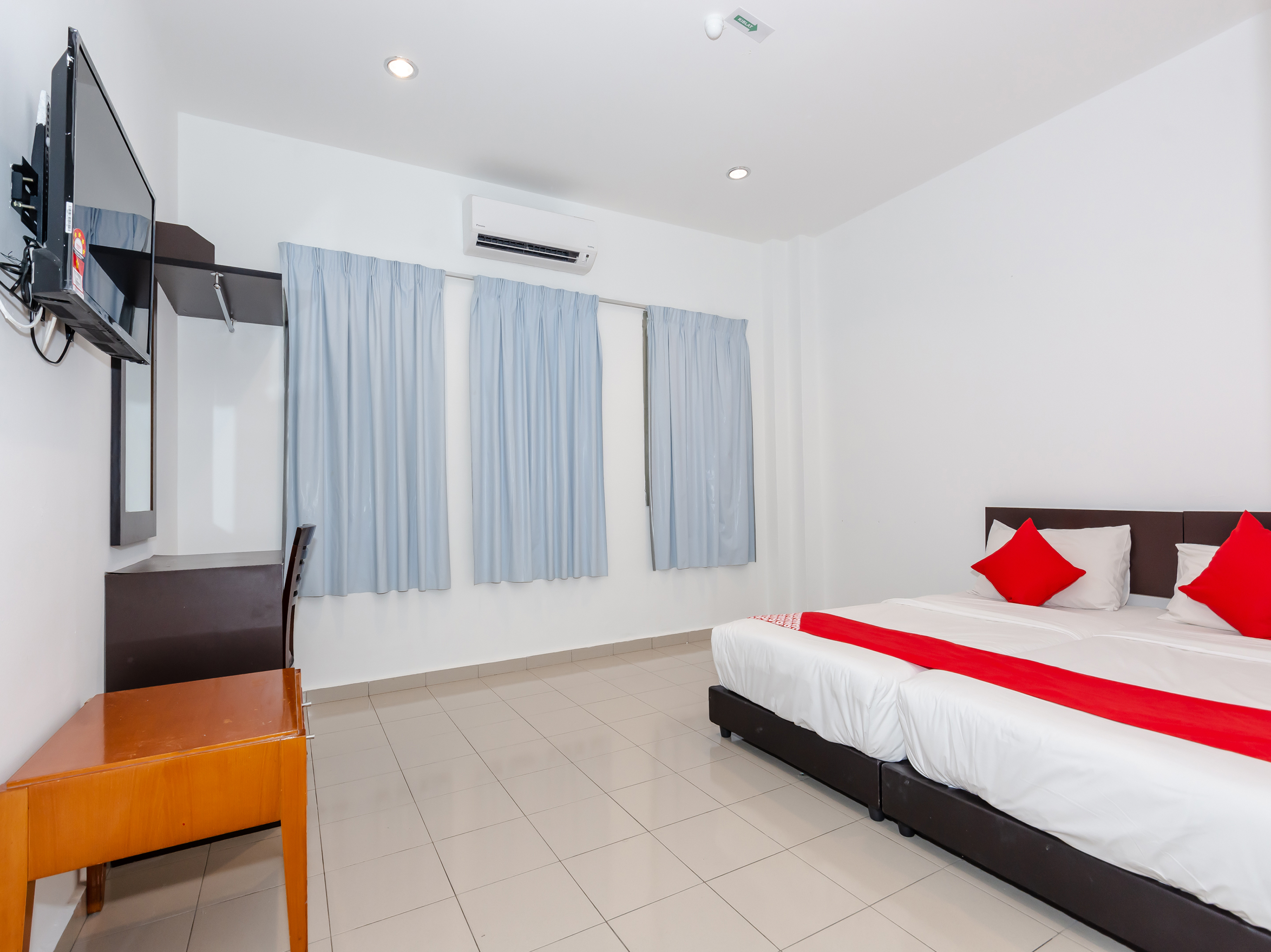 Deluxe, Twin Beds