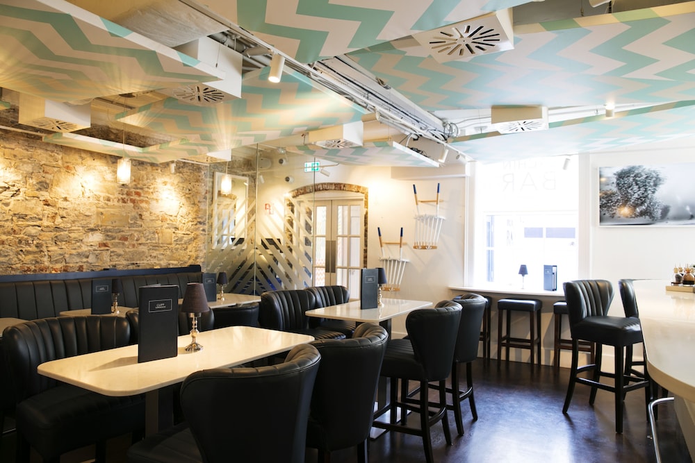 The Cliff Townhouse 34/50