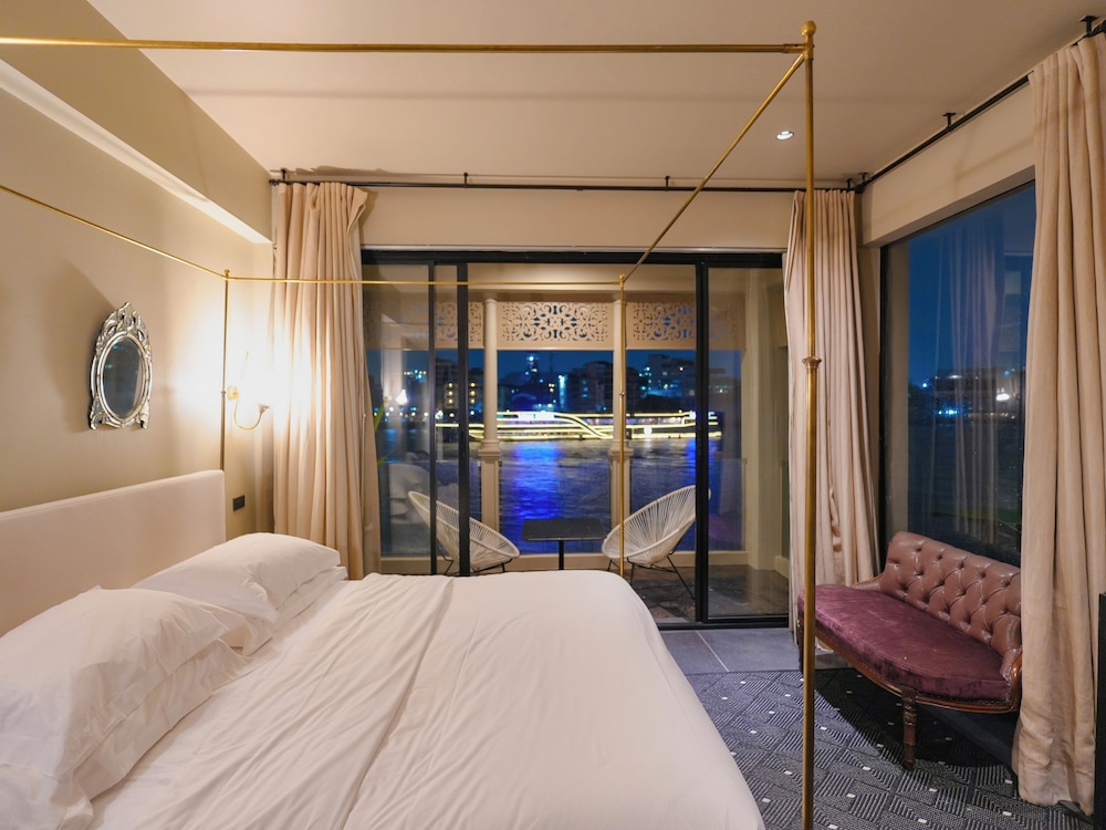 Amdaeng Bangkok Riverside Hotel 28/75