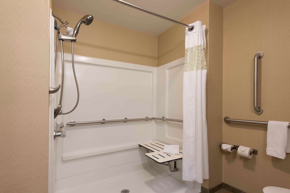 Hampton Inn & Suites Danville 16/42