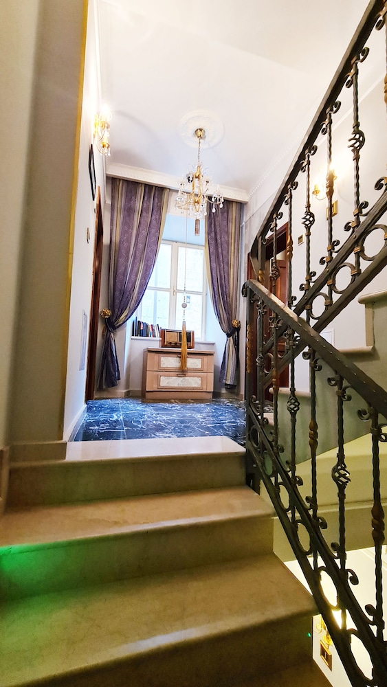 Hamlet Bed and Breakfast 38/66