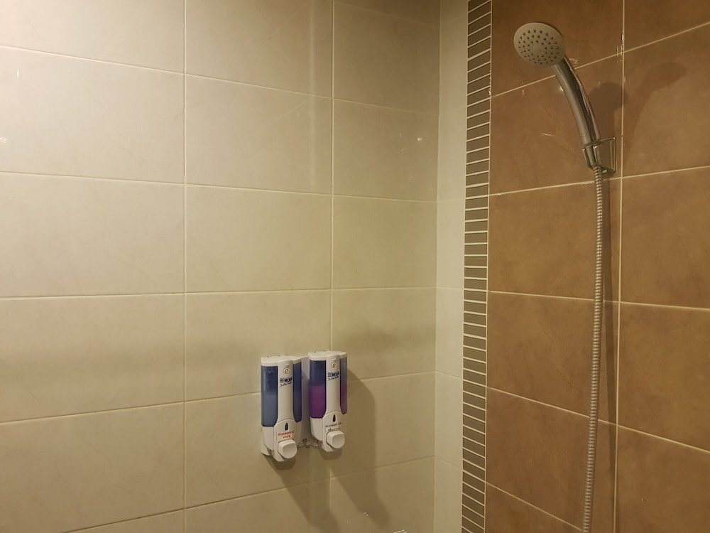 Pangviman Place Resotel 58/60