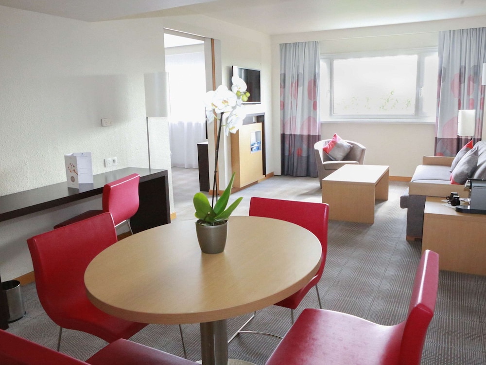 NOVOTEL AVIGNON NORD 27/48