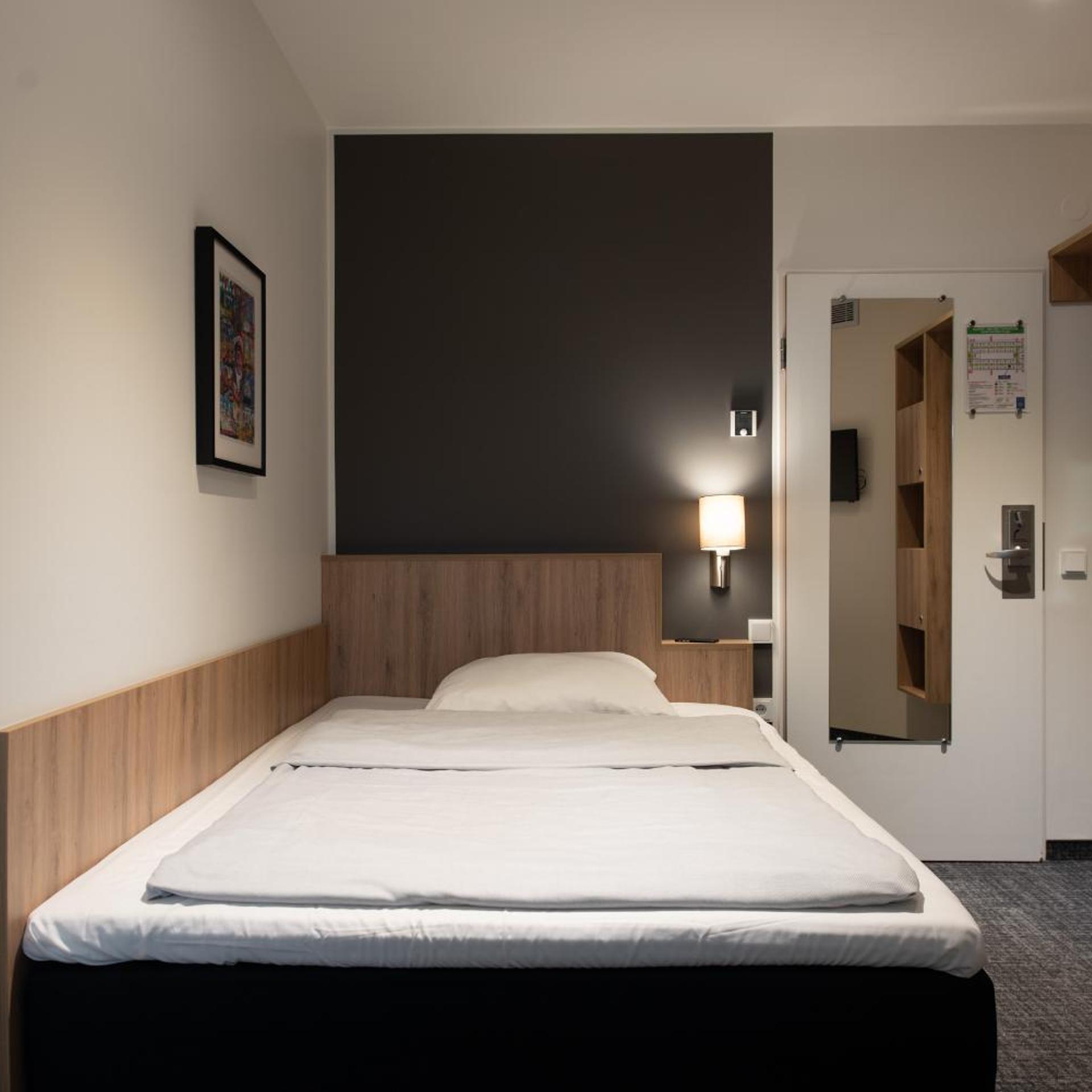 Room, Single