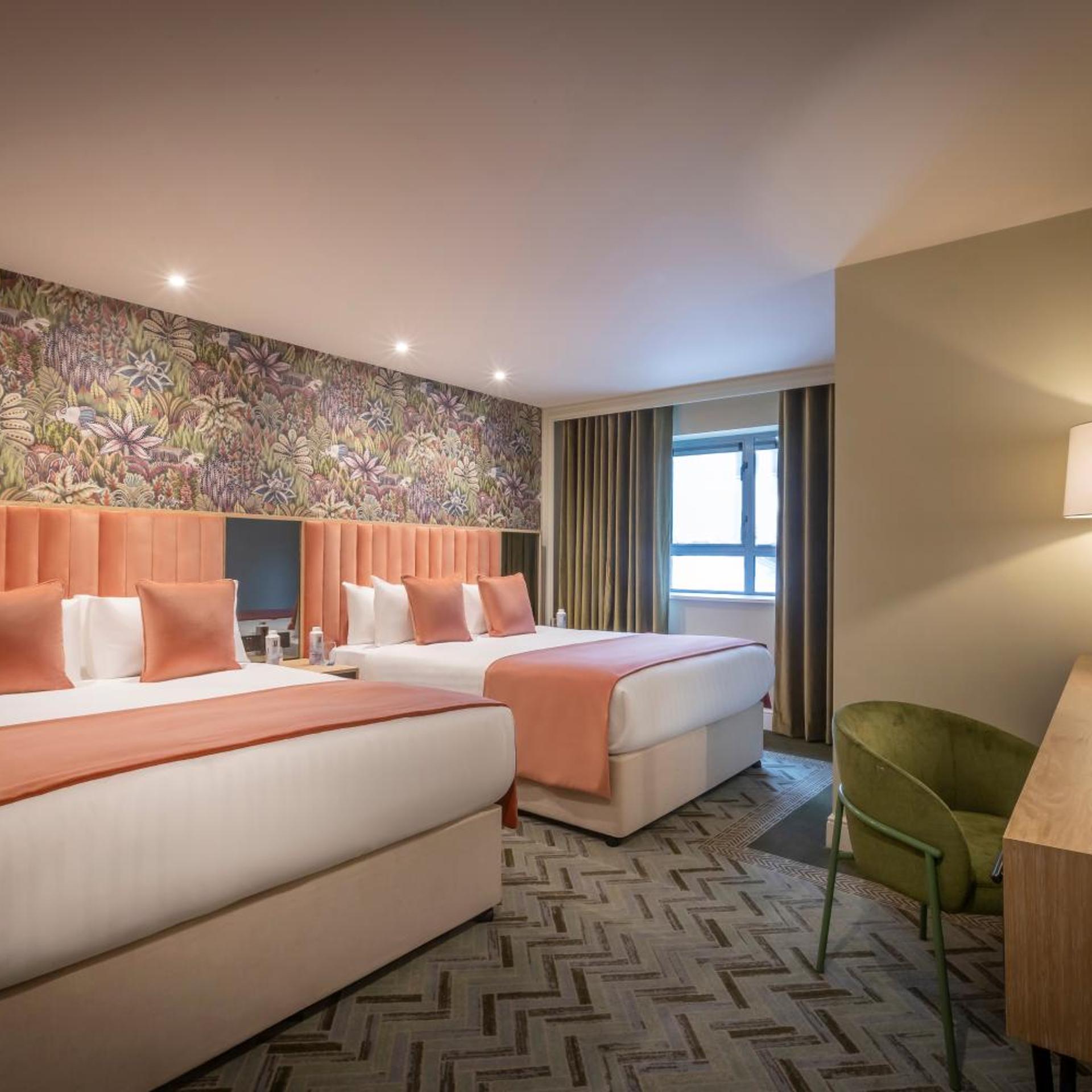 Room, Quadruple