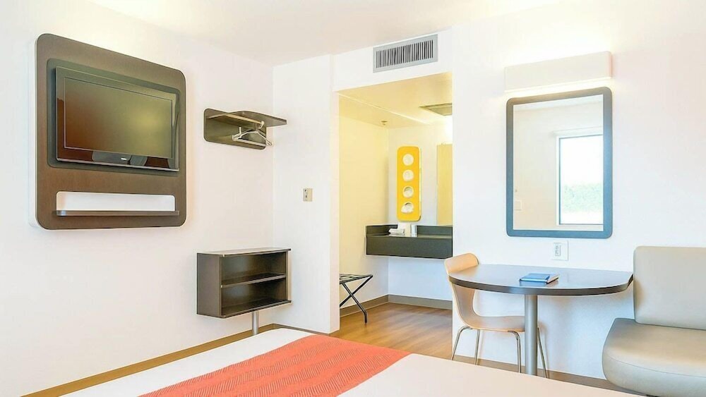 Motel6 Carlsbad, CA Beach 31/50