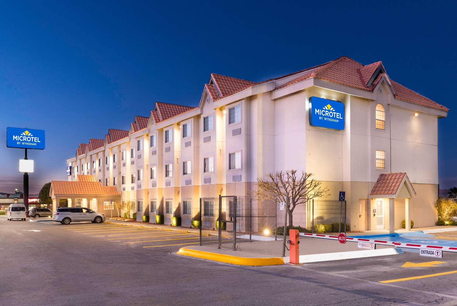 Microtel Inn and Suites by Wyndham Chihuahua 1/8