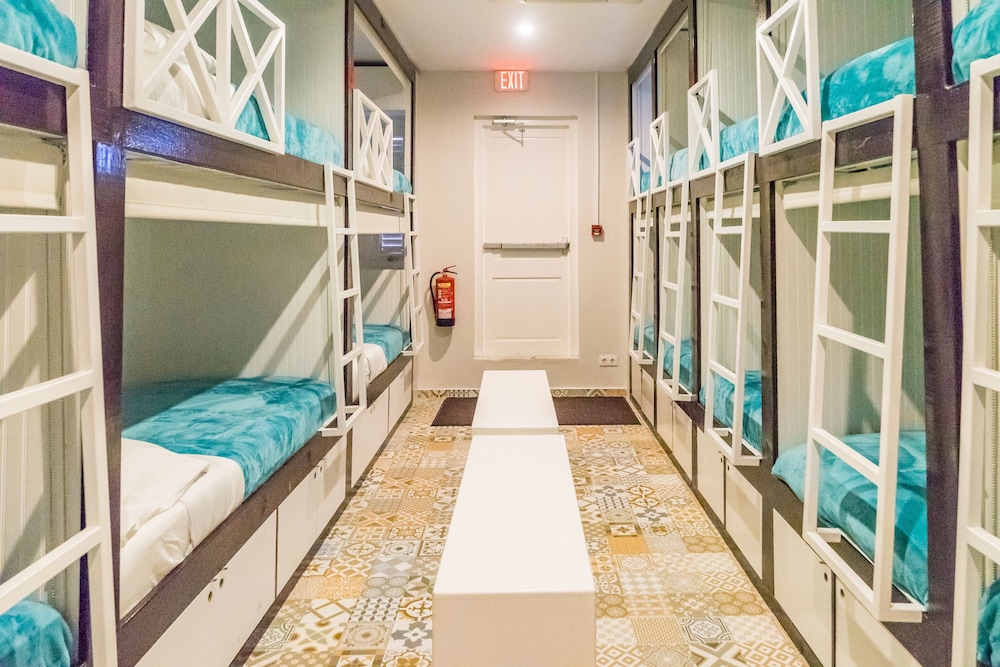 Bed & Bike Curacao Hostel 39/50