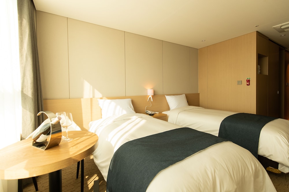 HOTEL WIN STORY 19/52