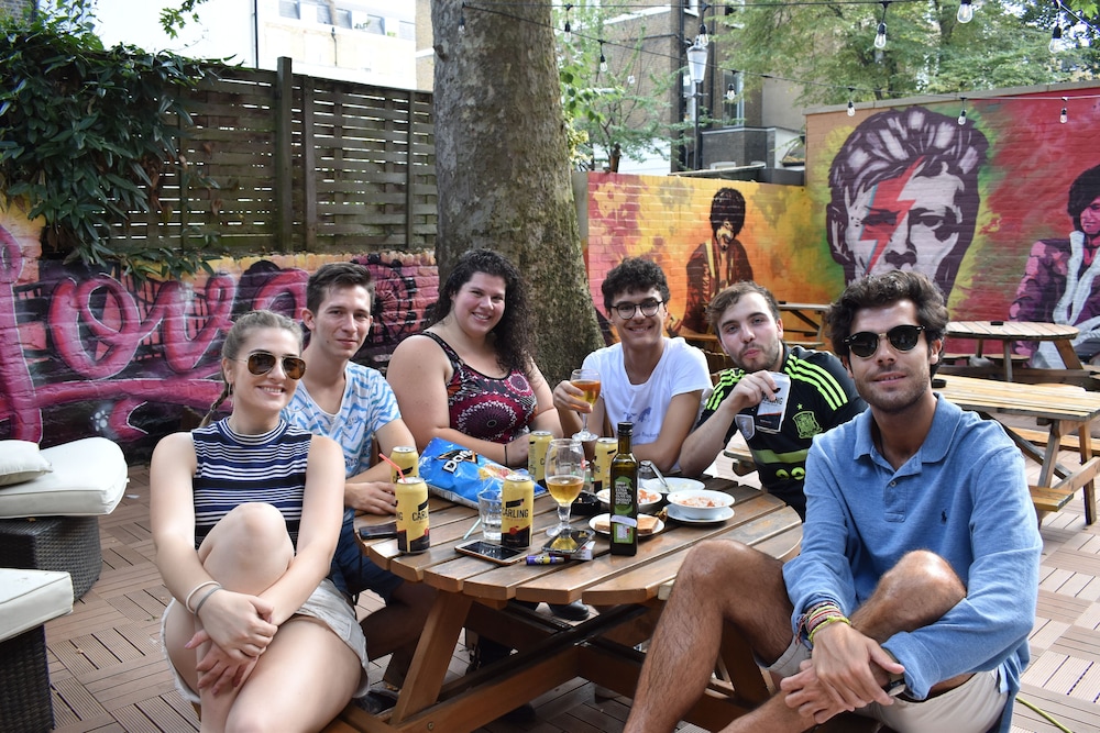 Saint James Backpackers 30/50