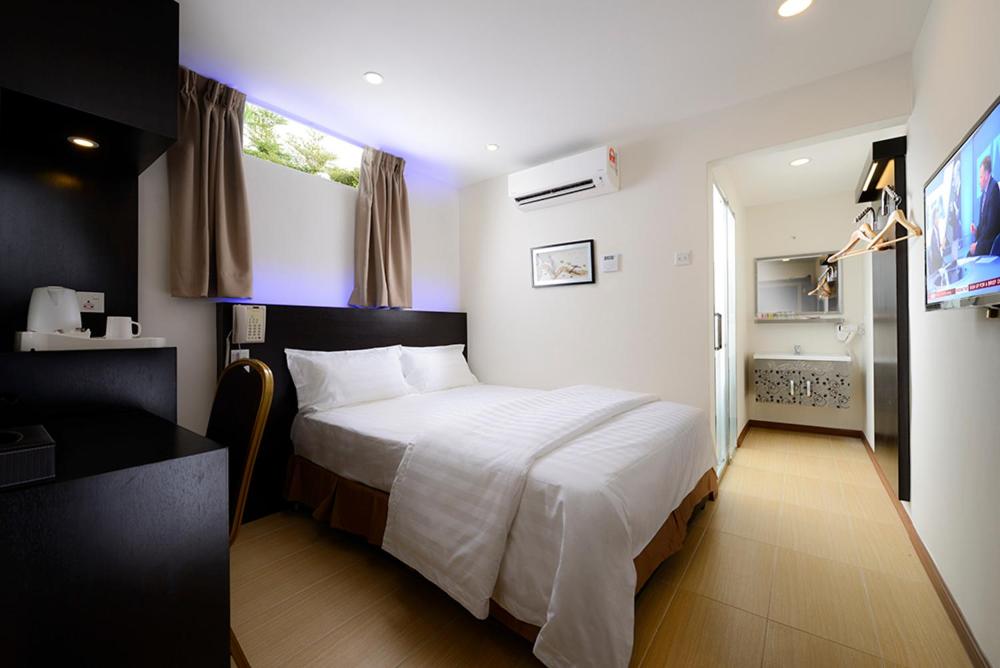 STANDARD, QUEEN BED