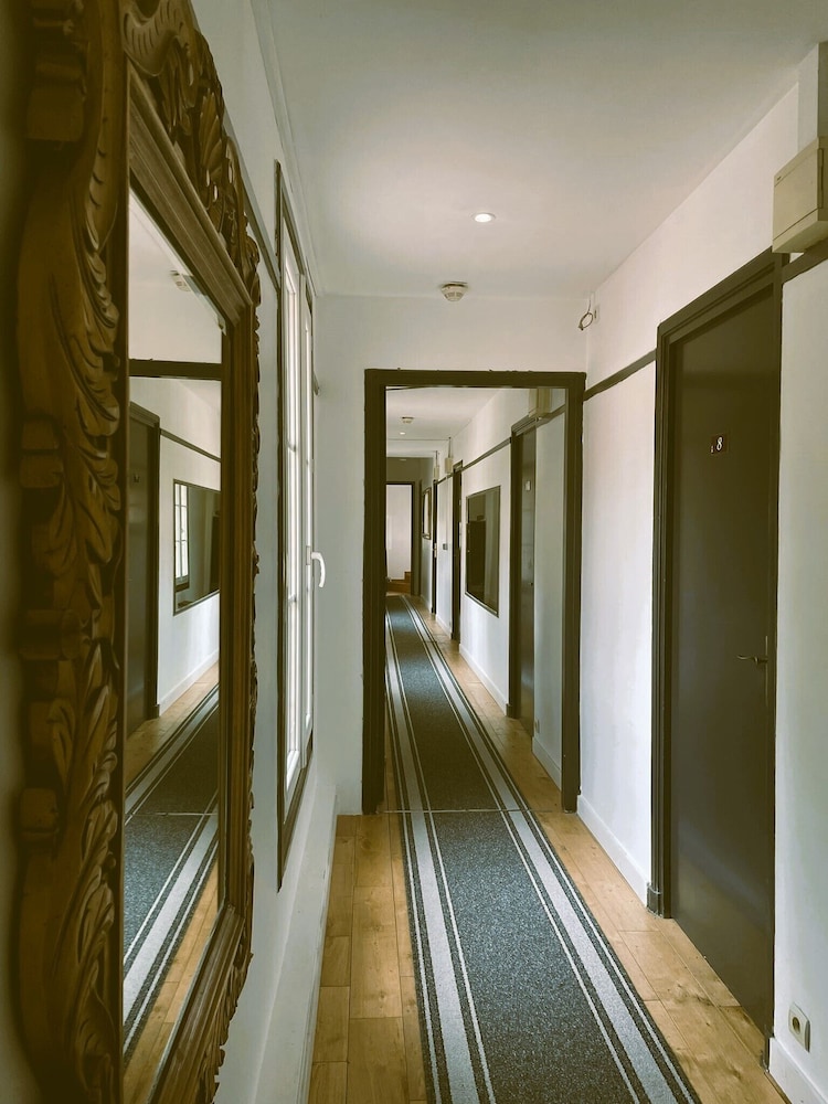 Hipotel Hostellerie Du Lys 49/49