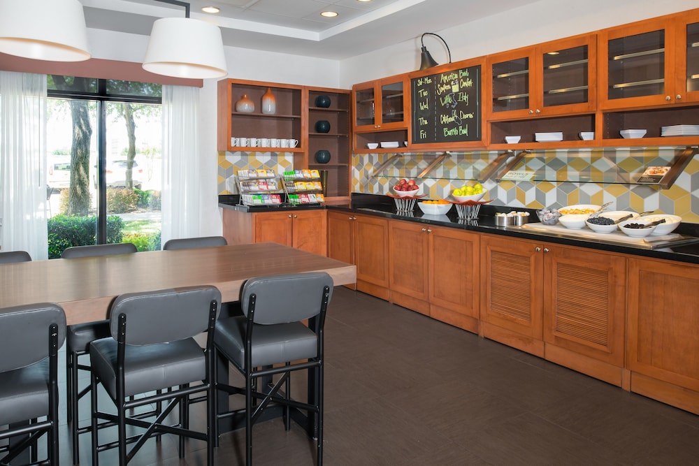 Hyatt Place Dallas/North Arlington/Grand Prairie 58/64