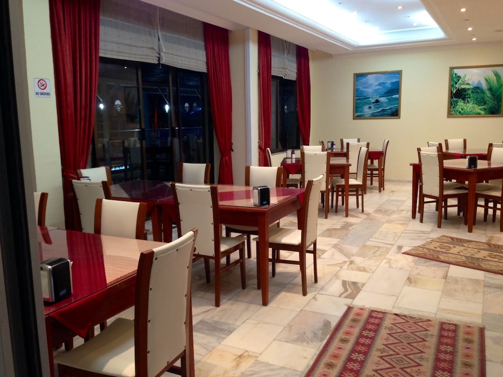 First Class Hotel 39/59